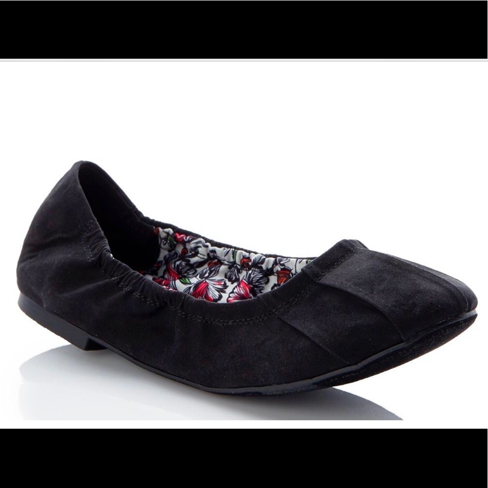 NWT black Pleated Scrunch Flats Shoes size 7